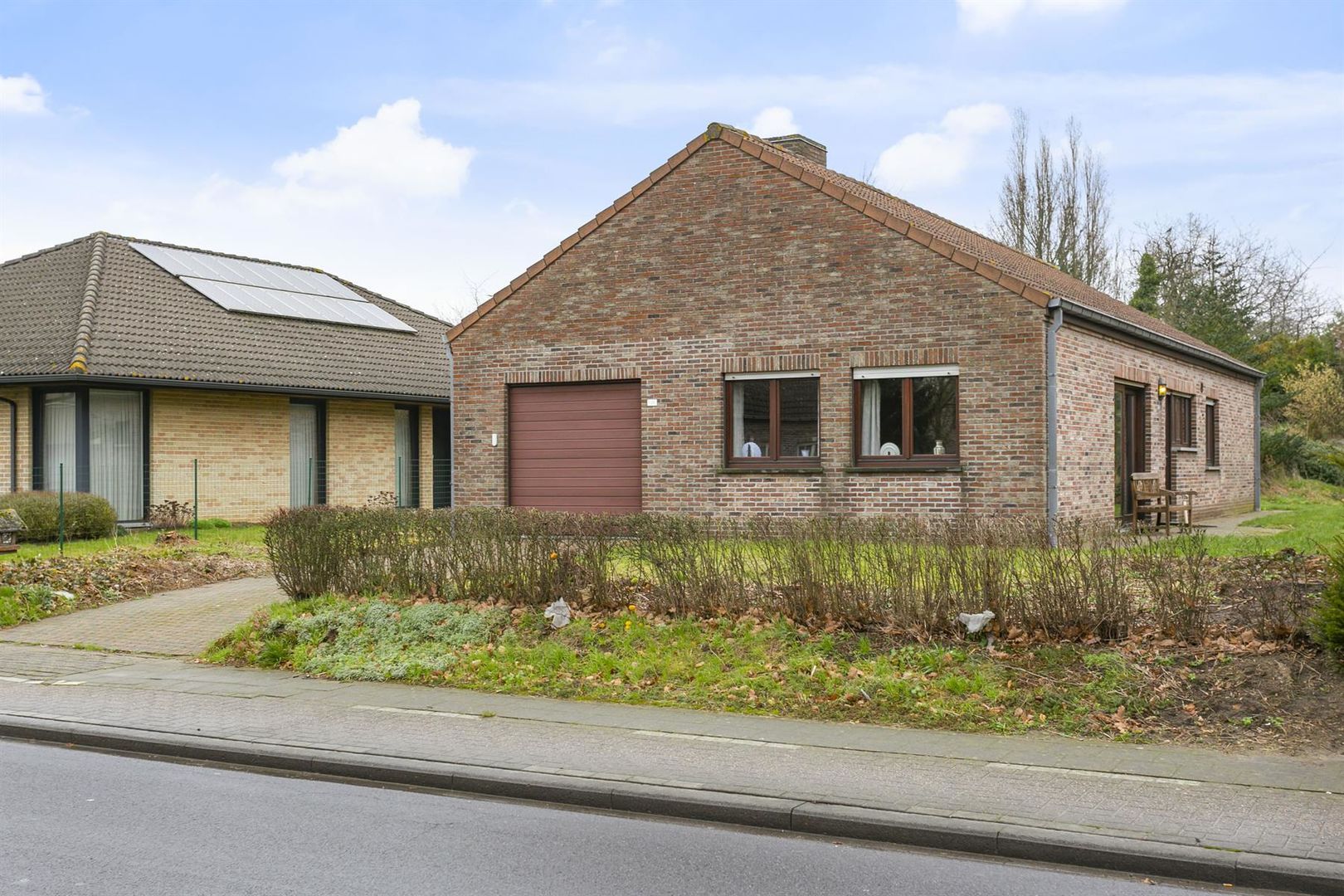 Ruime bungalow met 3 slaapkamers op 12 are nabij centrum Buggenhout