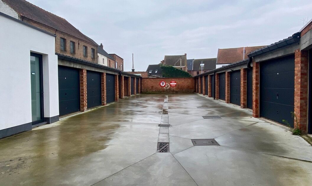 Gesloten garagebox te huur in Buggenhout